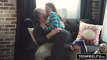 Holly hendrix anal fucked by dads best friend 